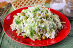 Салат из пекинской капусты с яйцом и горошком