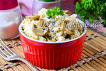 Салат "Сытый кум" с курицей и грибами