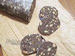 Шоколадная колбаса из печенья со сгущенкой