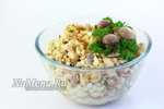 Салат Шерлок с курицей и маринованными шампиньонами