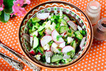 Салат с редиской, огурцом и яйцом