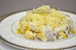 Салат с курицей, ананасами