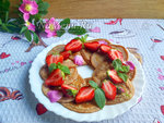 Оладьи с клубникой