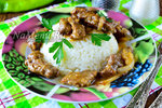 Печень говяжья, жаренная с луком и сметаной