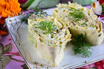 Рулет из лаваша с печенью трески, сыром и огурцом
