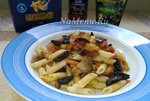 Паста с маслинами, овощами и соусом