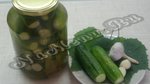 Консервированные огурцы с листьями винограда