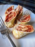 Рулет из яичного белка с тунцом
