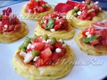 Порционный салат в картофельных гнездышках