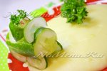 Картофельное пюре для детей с машинкой из огурца