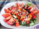 Салат из печеного сладкого перца с фетой и руколой