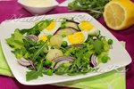 Рецепт зеленого салата с рукколой и молодым картофелем