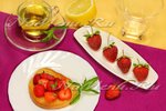 Воскресный завтрак: Гренки с клубникой и мятным чаем