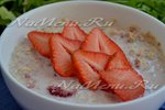 Овсяная каша с клубникой