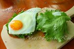 Гренки из черного хлеба с яичницей