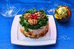 Салат с курицей, сухариками и сыром