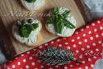 Бутерброды с творогом и чесноком
