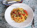 Спагетти с тунцом и зеленым горошком