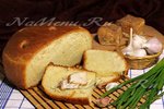 Домашний хлеб с печеным чесноком