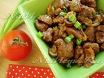 Куриная печень с грибами и помидорами