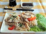 Рисовая вермишель со свининой и овощами