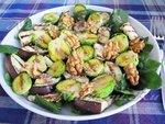 Салат-гриль с брюссельской капустой и баклажаном
