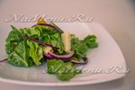 Салат с сыром моцарелла и свежими овощами