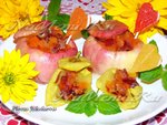 Печеные в микроволновке яблоки с курагой и финиками