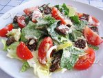 Салат "Цезарь" с сухариками из ржаного хлеба