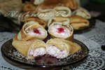 Блинчики фаршированные творогом с малиновым вареньем