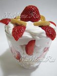 Десерт с клубникой и сливками