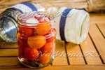 Помидоры с луком и растительным маслом на зиму