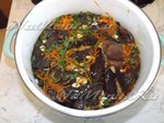 Квашеные баклажаны с луком и морковкой
