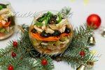 Новогодний салат с копчёной курицей