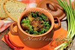 Жаркое с мясом и грибами в горшочках
