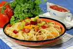 Фетучини с ветчиной и овощами