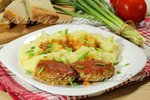 Котлеты из свинины в томатном соусе