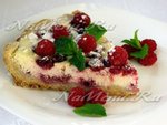 Песочный пирог с малиной и творогом