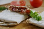 Лаваш с начинкой из колбасы, сыра и помидоров