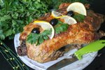 Запеченная утка с рисом и изюмом
