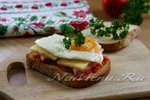Бутерброд с колбасой, сыром и яйцом