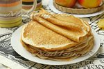 Блины на кефире с яблоками