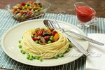 Паста с грибами и овощным соусом