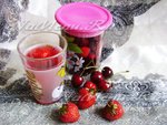 Компот с клубникой и черешней на зиму