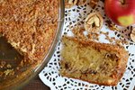 Сметанный пирог с яблоками и корицей