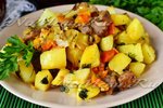Жаркое с картошкой и мясом в горшочках