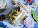 Салат с огурцами, морковью и луком