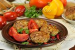 Мясные зразы с овощами и зеленью