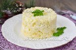 Рисовый салат с консервированными кальмарами