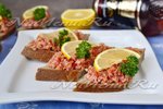 Закуска к коньяку из сырокопченой колбасы